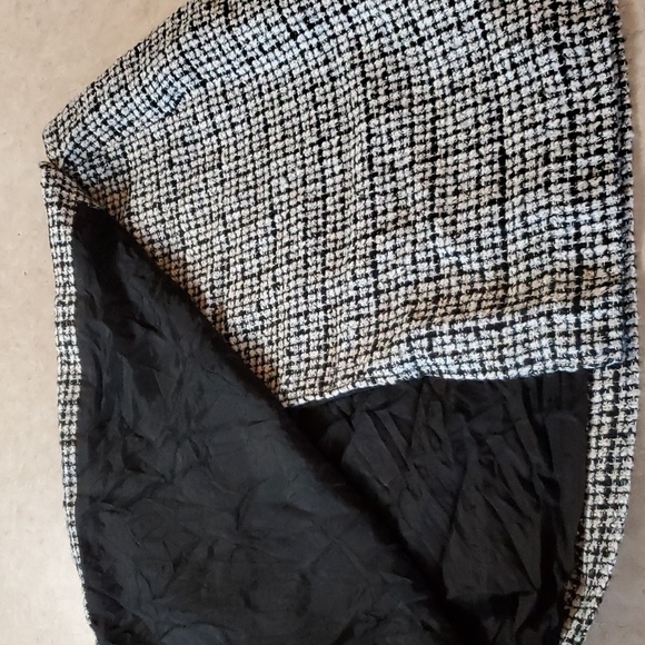 Express women's knee length wrap skirt. Size 13/14. - Picture 4 of 8